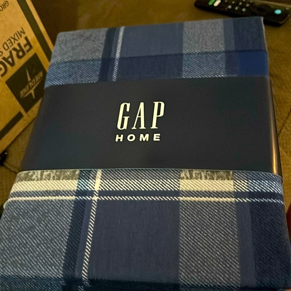 BNWT  Gap Home 48x63 window curtain pair